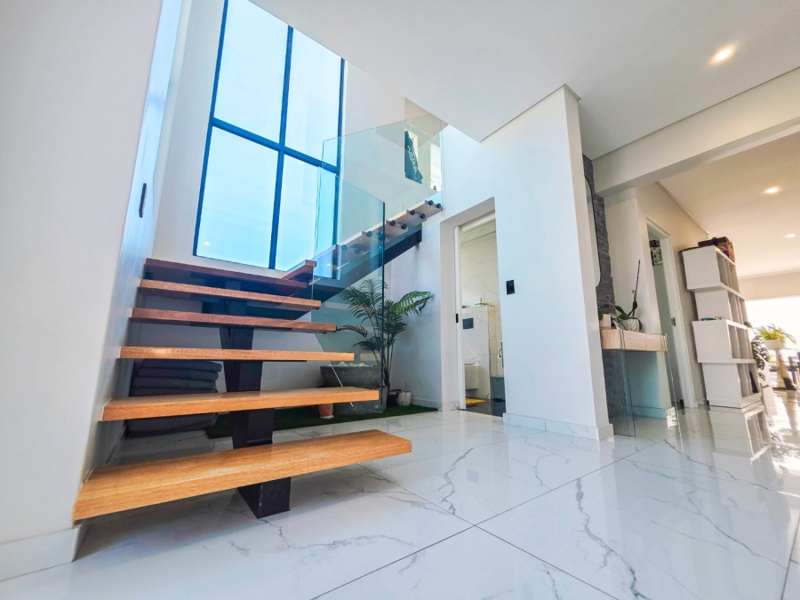 5 Bedroom Property for Sale in Sandown Western Cape